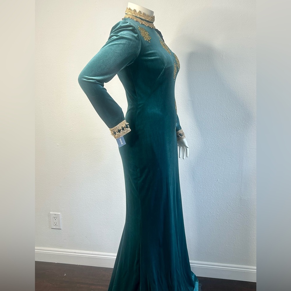 Tadashi Shoji Green Velvet Full Length Long Sleeve Gown sz L - Picture 3 of 13